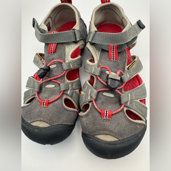 Keen Newport H2 Sandals Grey and Red Youth Size 5 - Picture 1 of 11